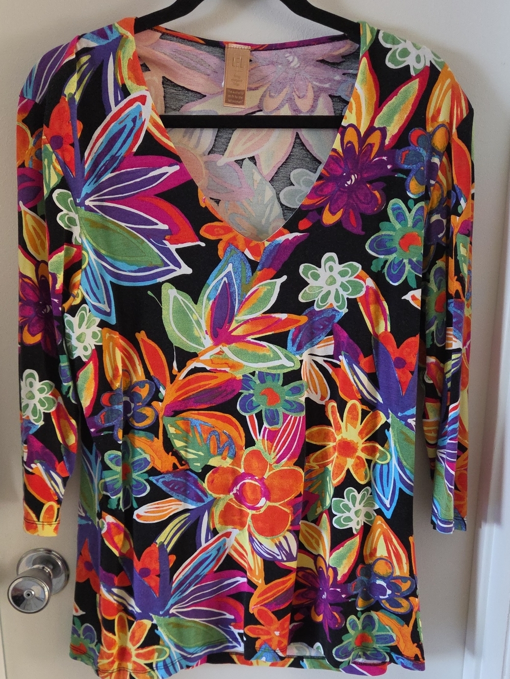 Long Elegant Legs Black Floral V-Neck Long Sleeve Top